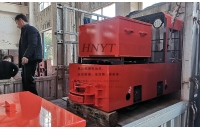 黑龍江鐵礦客戶采購的2.5噸蓄電池電機(jī)車發(fā)貨