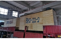 黑龍江2臺10噸湘潭架線式電機(jī)車及配件裝箱發(fā)貨